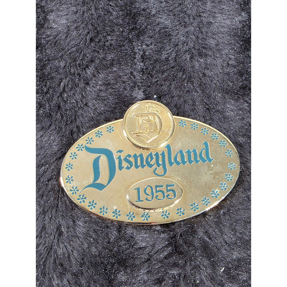 Disney Disneyland 1955 Gold Tone Oval Castle Logo Commemorative Pin Badge